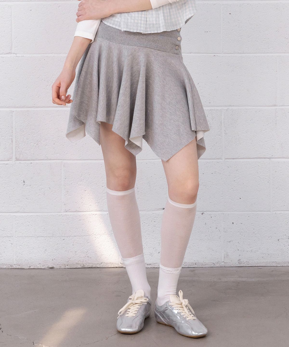 미쏘(MIXXO) 폴디드 밴딩 버튼 미디스커트_MIWWMG46MS
