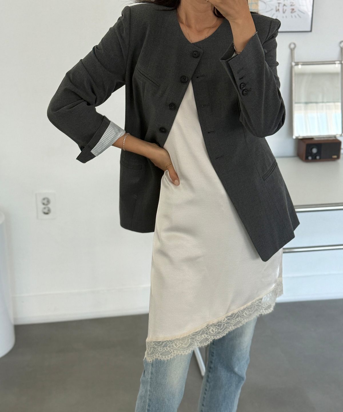 미쏘(MIXXO) 라운드넥 슬림핏 자켓_MIWJKG91QB
