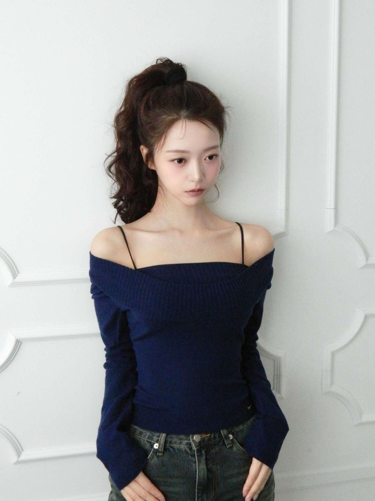 아이씨에(ISEEAE) Dual Silhouette Slim Knit (Navy)