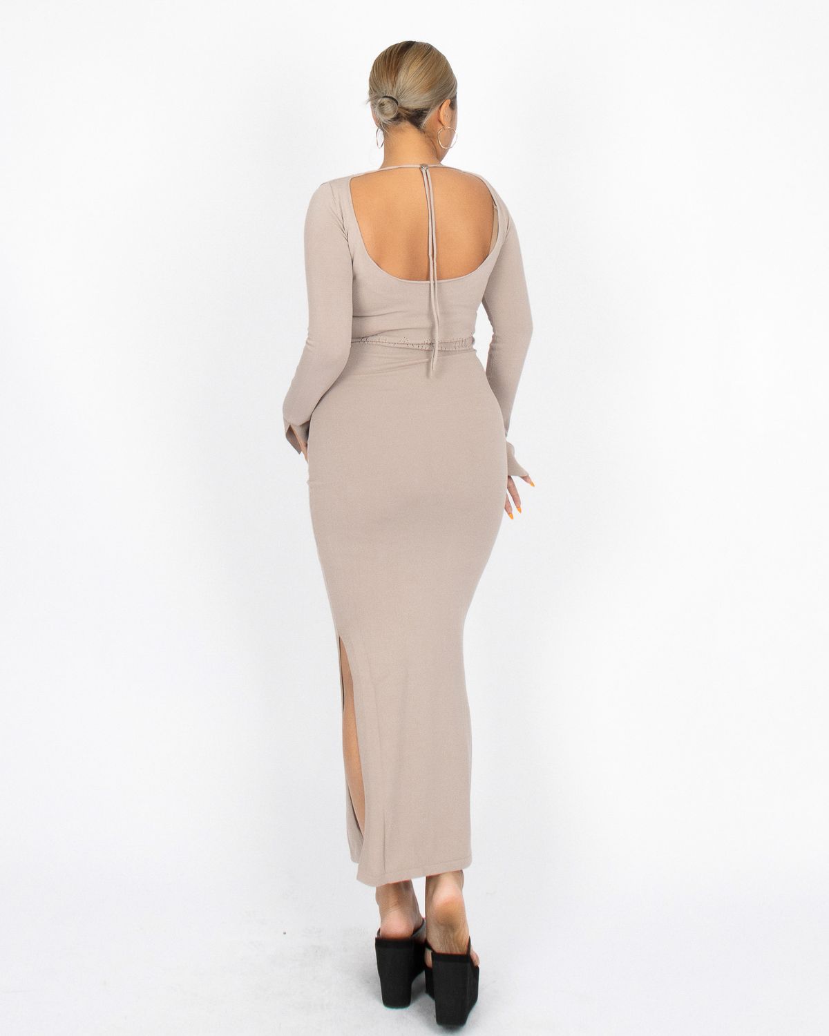 쿨시스(COOLSIS) CS BACK OFF MAXI KNIT DRESS-027 (BEIGE)