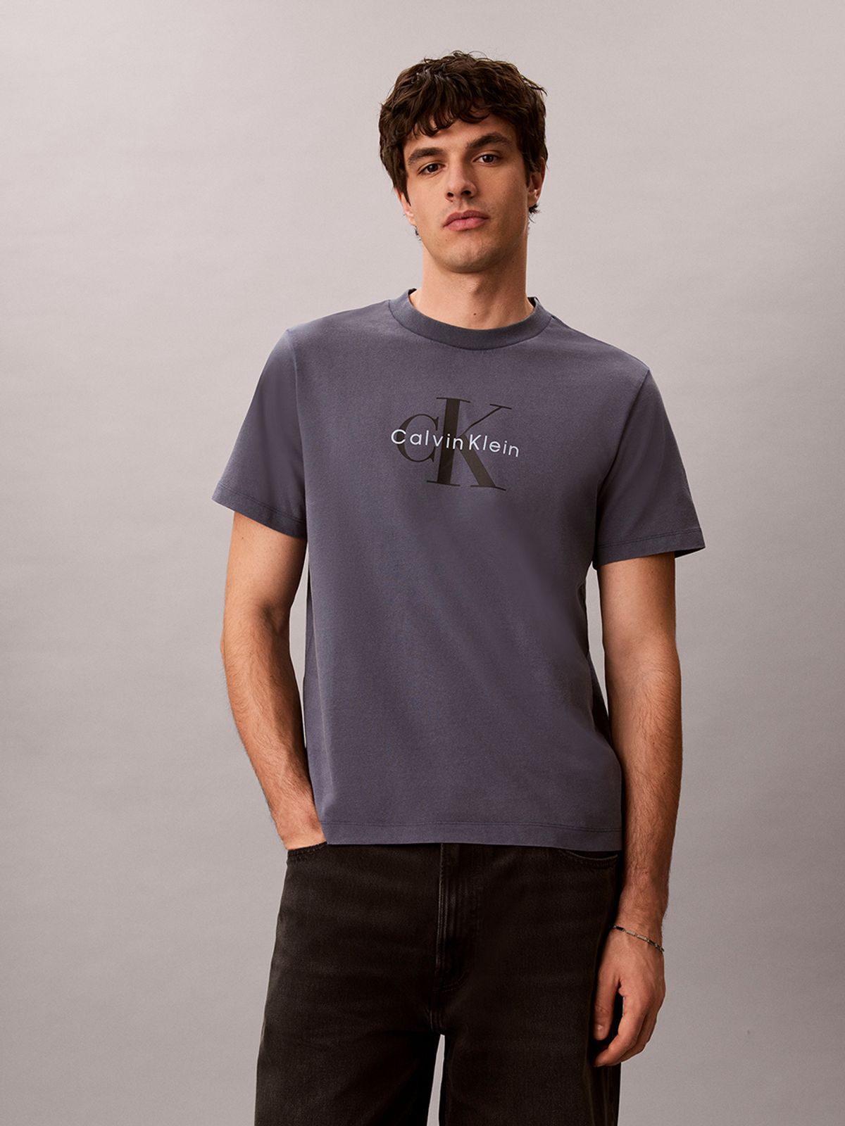 캘빈클라인 진(CALVIN KLEIN JEANS) 애시드 워시 모노로고 그래픽 반팔 티셔츠 4RG832G XL7