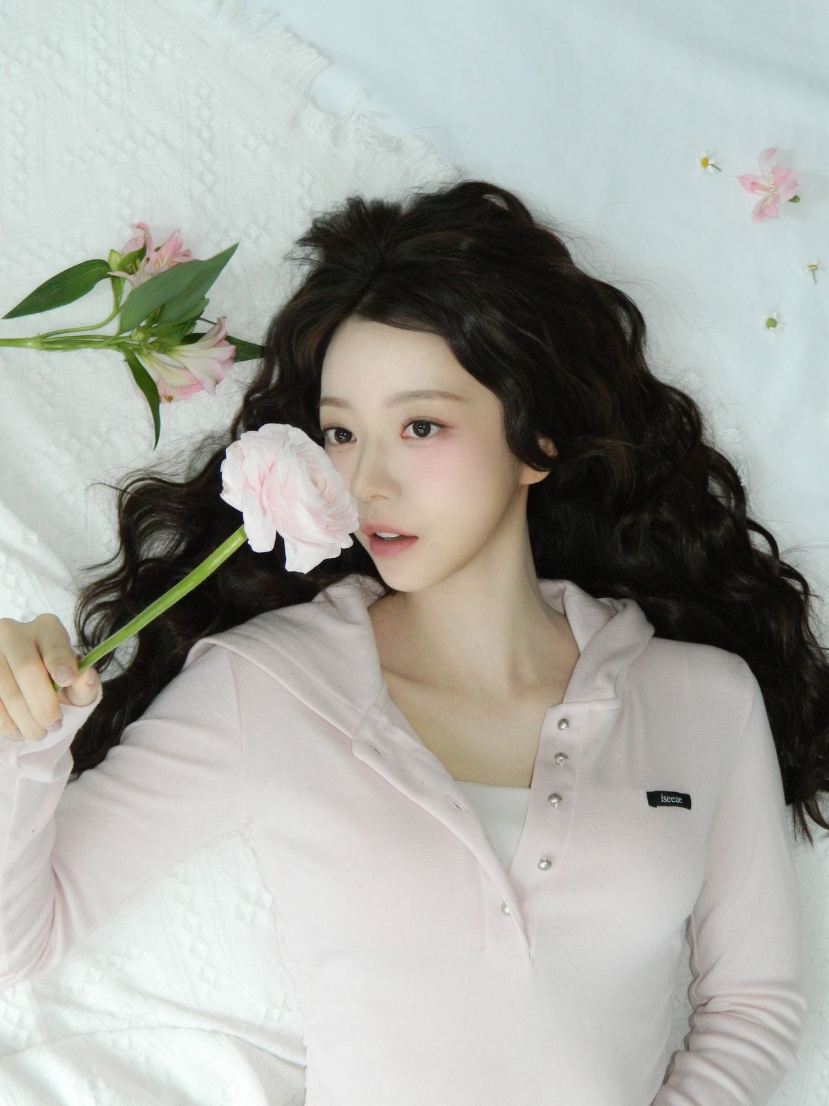 아이씨에(ISEEAE) Slim-Fit Shirring Hoodie (Pink)
