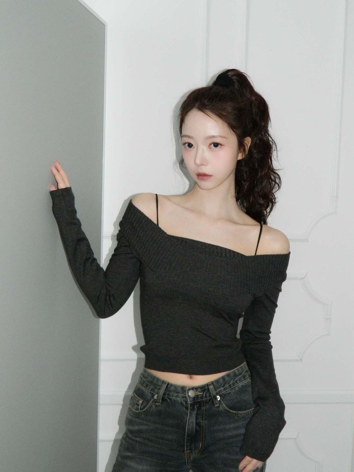 아이씨에(ISEEAE) Dual Silhouette Slim Knit (Charcoal)