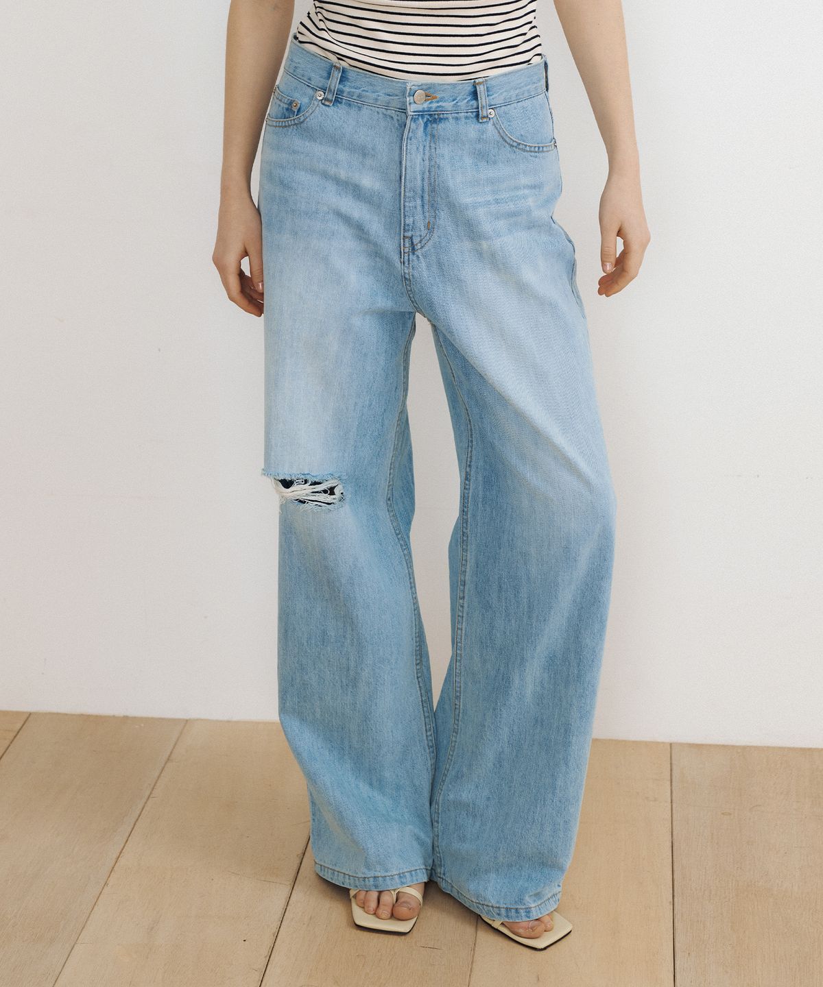 루시르주(LUCIR ZU) Distressed Wide-Leg Denim (light blue)