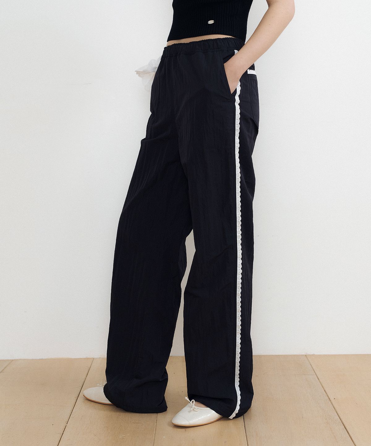 루시르주(LUCIR ZU) Lace Detail Nylon Pants (black)