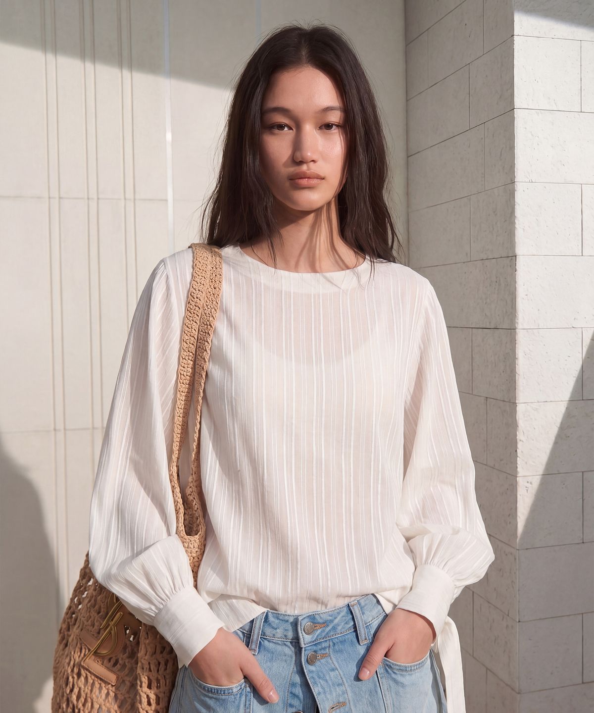 다이아몬드 레이라(DIAMOND LAYLA) Back Button U-Neck Blouse Shirt B02