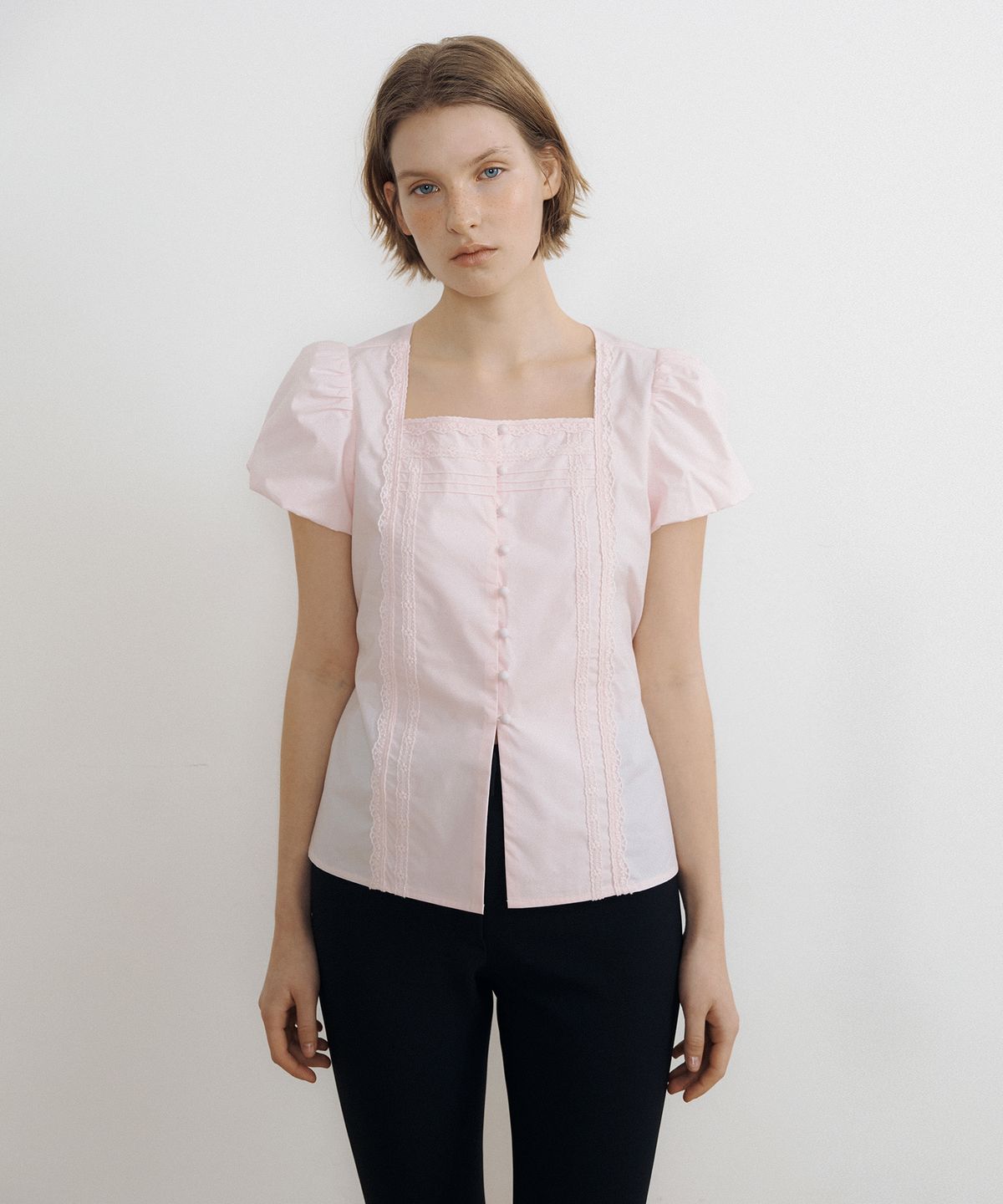 루시르주(LUCIR ZU) Square Neck Balloon Sleeve Lace Blouse (pink)