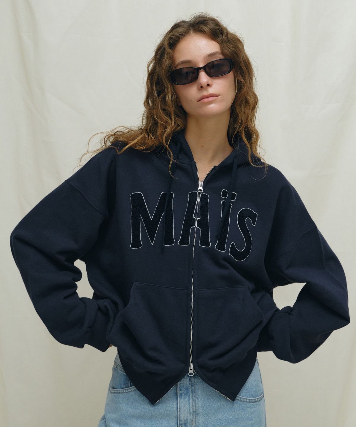 마이스(MAIS) BOUCLE LOGO ZIP-UP HOODIE / NAVY