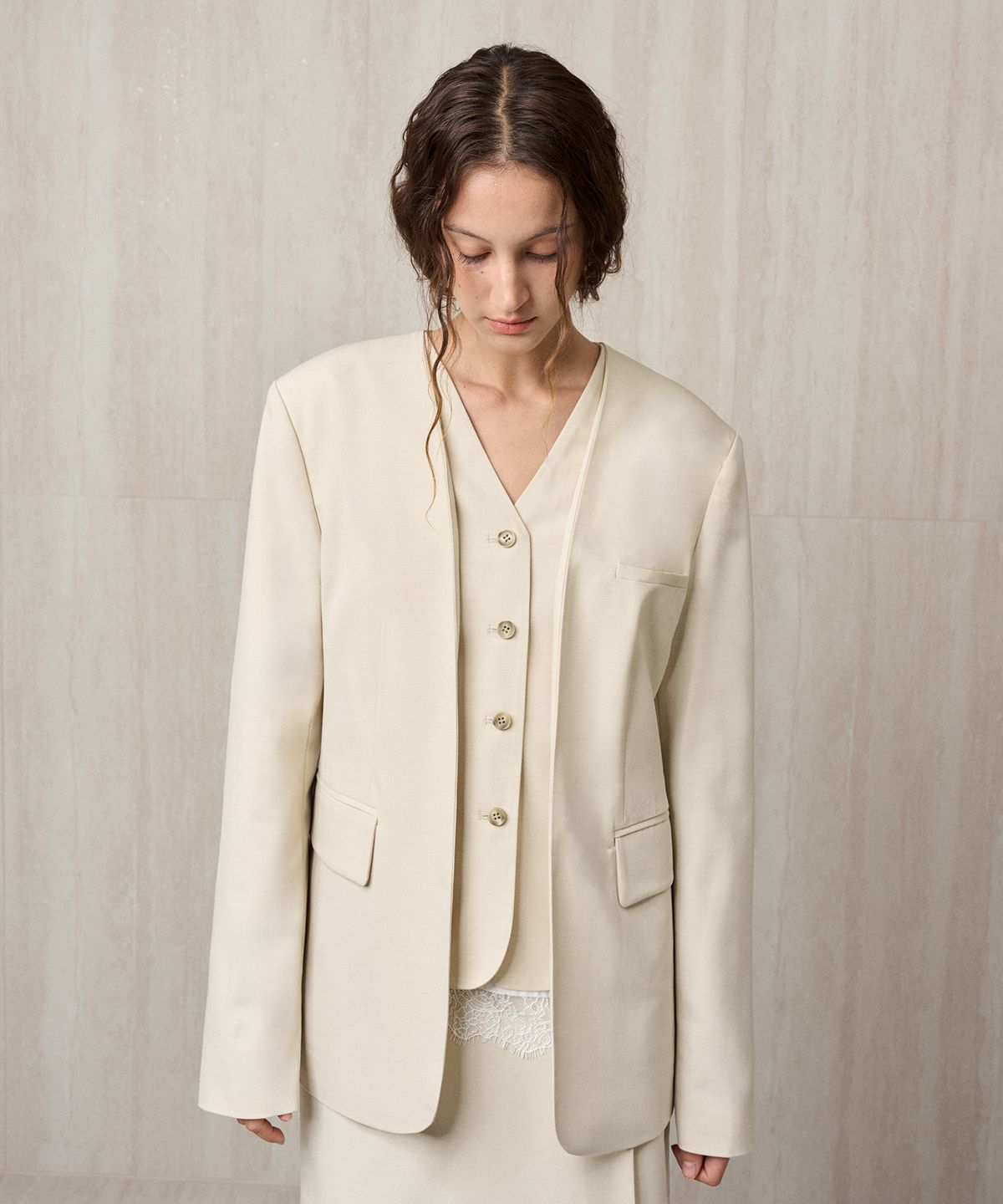 리이(RE RHEE) WOOL BLEND COLLARLESS JACKET SAND BEIGE