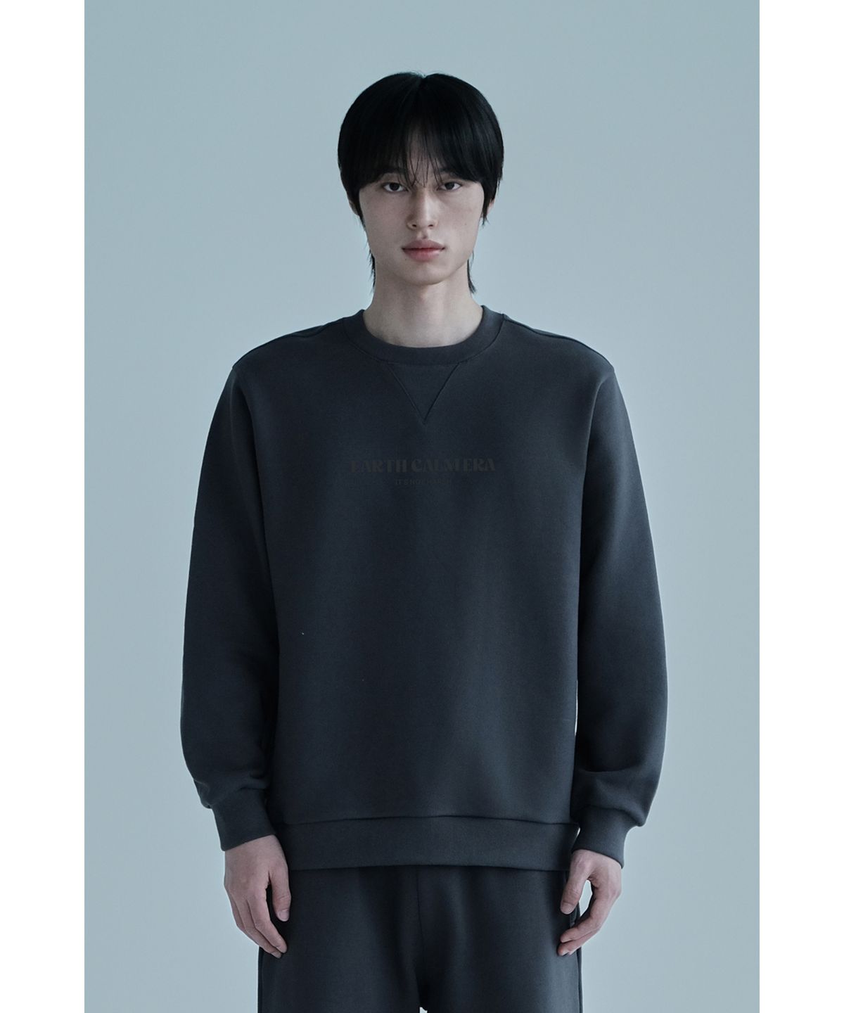 얼스캄에라(EARTH CALM ERA) 내추럴 데일리 스웨트셔츠_차콜