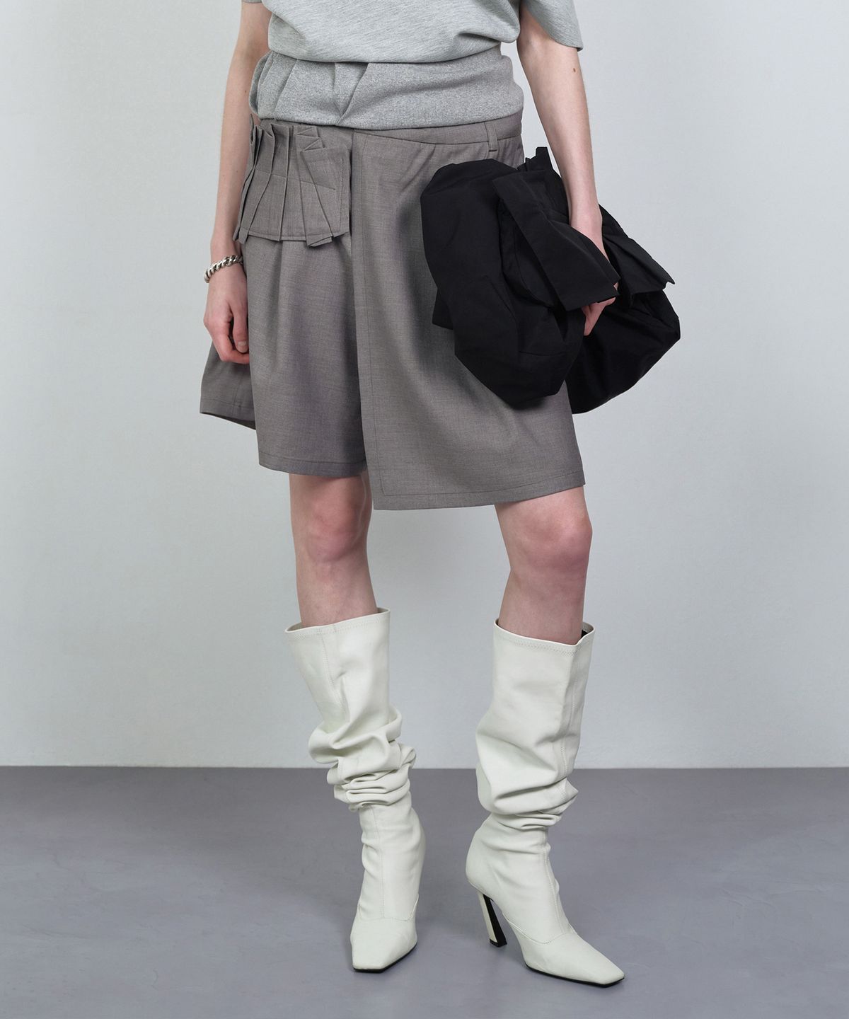 나체(NACHE) WRAP BERMUDA PANTS CHARCOAL