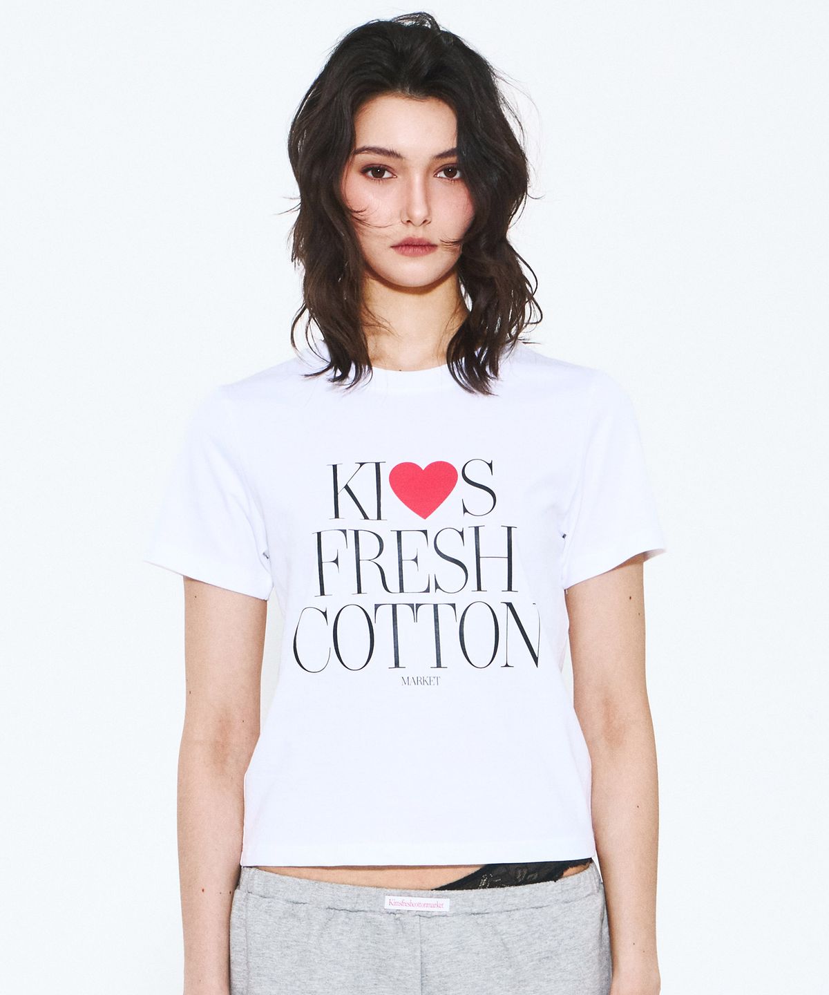 킴스 프레시 코튼 마켓(KIMS FRESH COTTON MARKET) 아이비 키스 로고 티셔츠 화이트