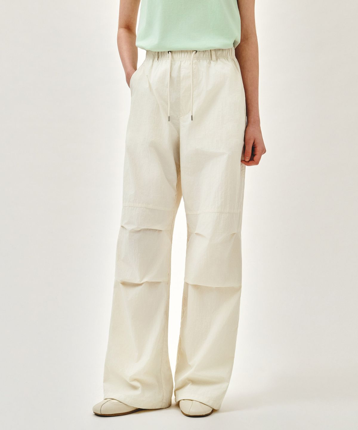 마리떼 프랑소와 저버(MARITHÉ + FRANҪOIS GIRBAUD) W WIDE FIT NYLON PARACHUTE PANTS ivory