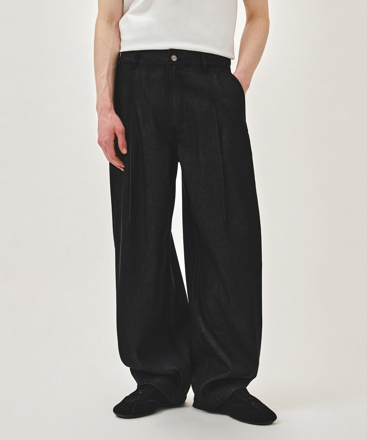 마리떼 프랑소와 저버(MARITHÉ + FRANҪOIS GIRBAUD) M WIDE FIT TUCK DENIM PANTS black