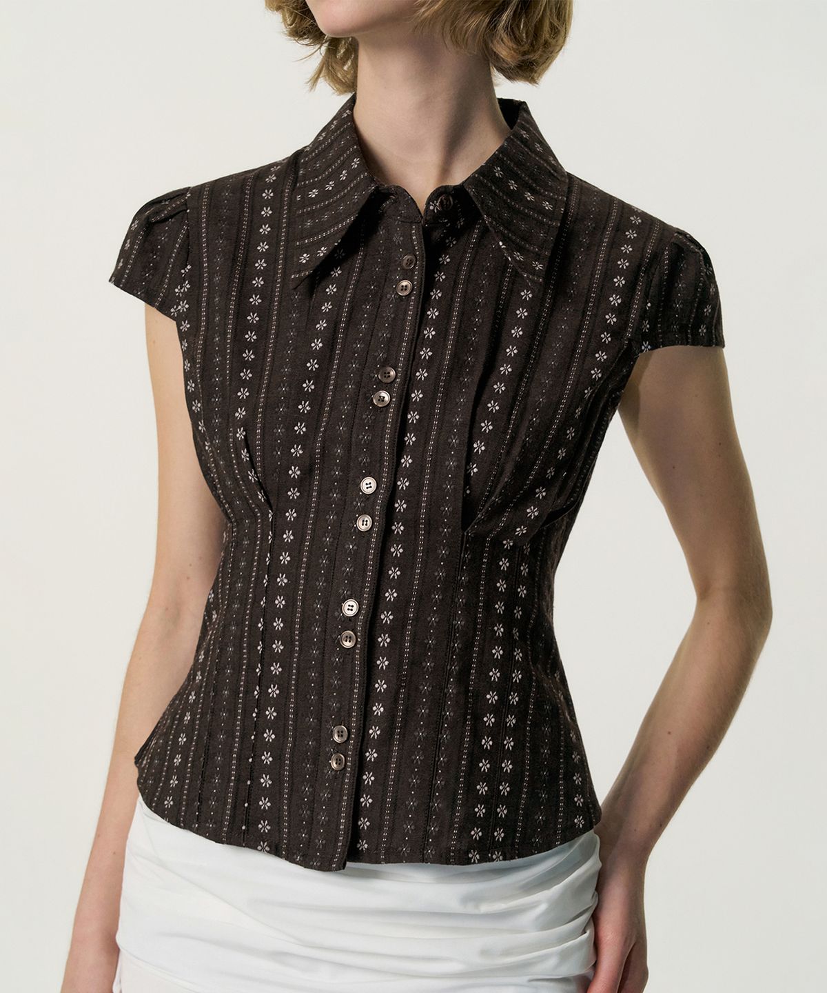 킴지수(KIMZISU) Double-Button Cap Sleeve Shirt_BROWN