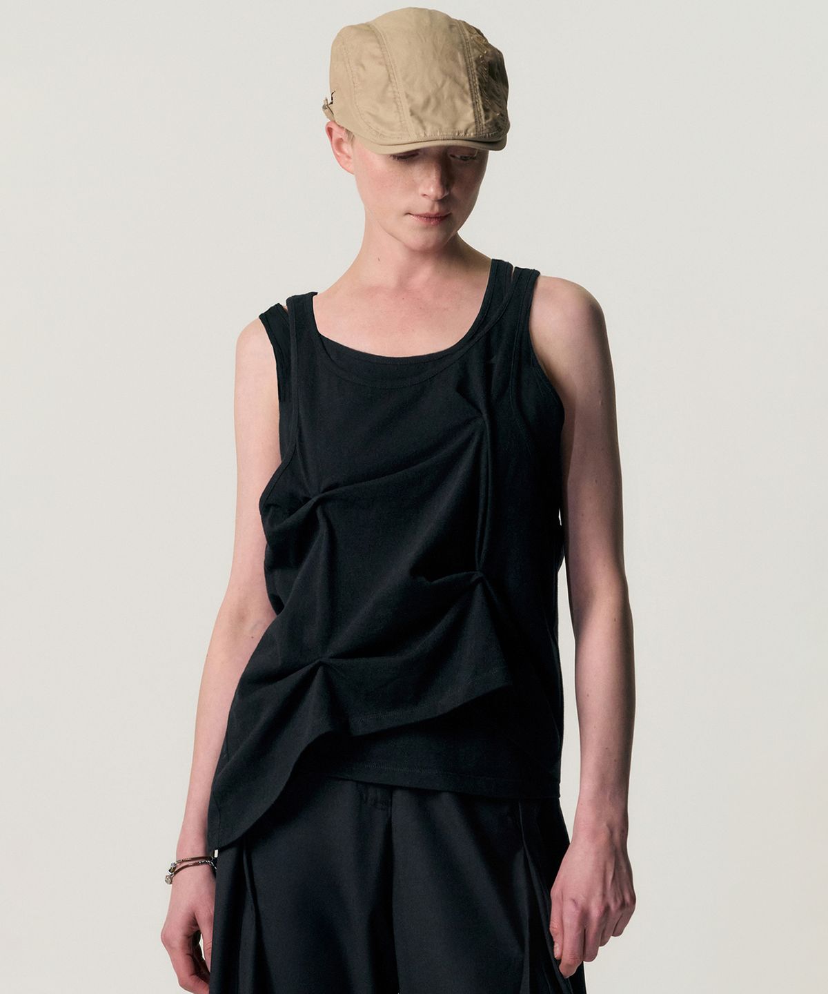 킴지수(KIMZISU) Pinched Layer Tank Top_BLACK