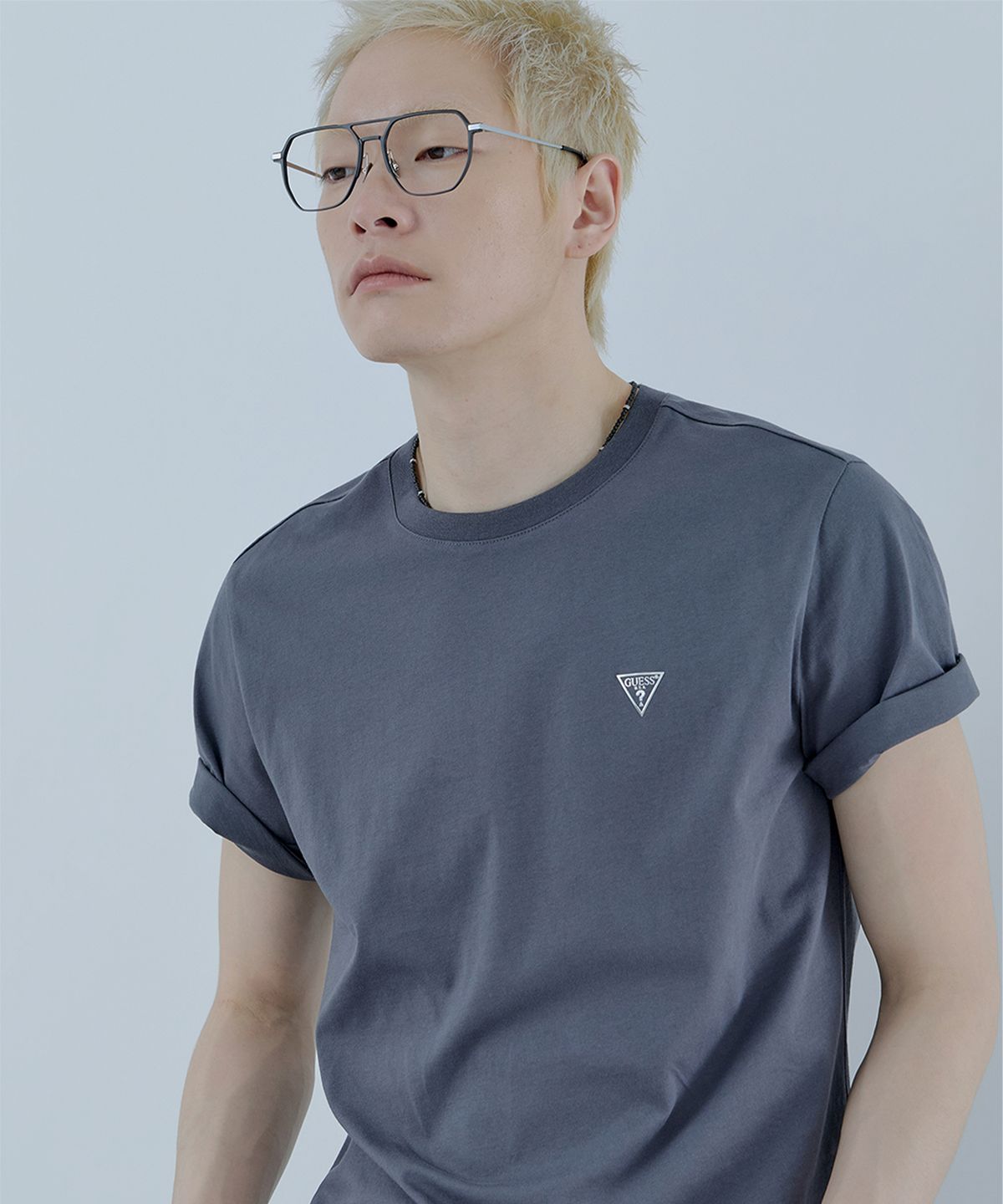 게스(GUESS) 5color 유니 미니 샤이닝 삼각 반팔티셔츠 NQ2K5925