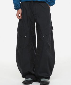 스터드 나일론 커브드 카고 팬츠 블랙