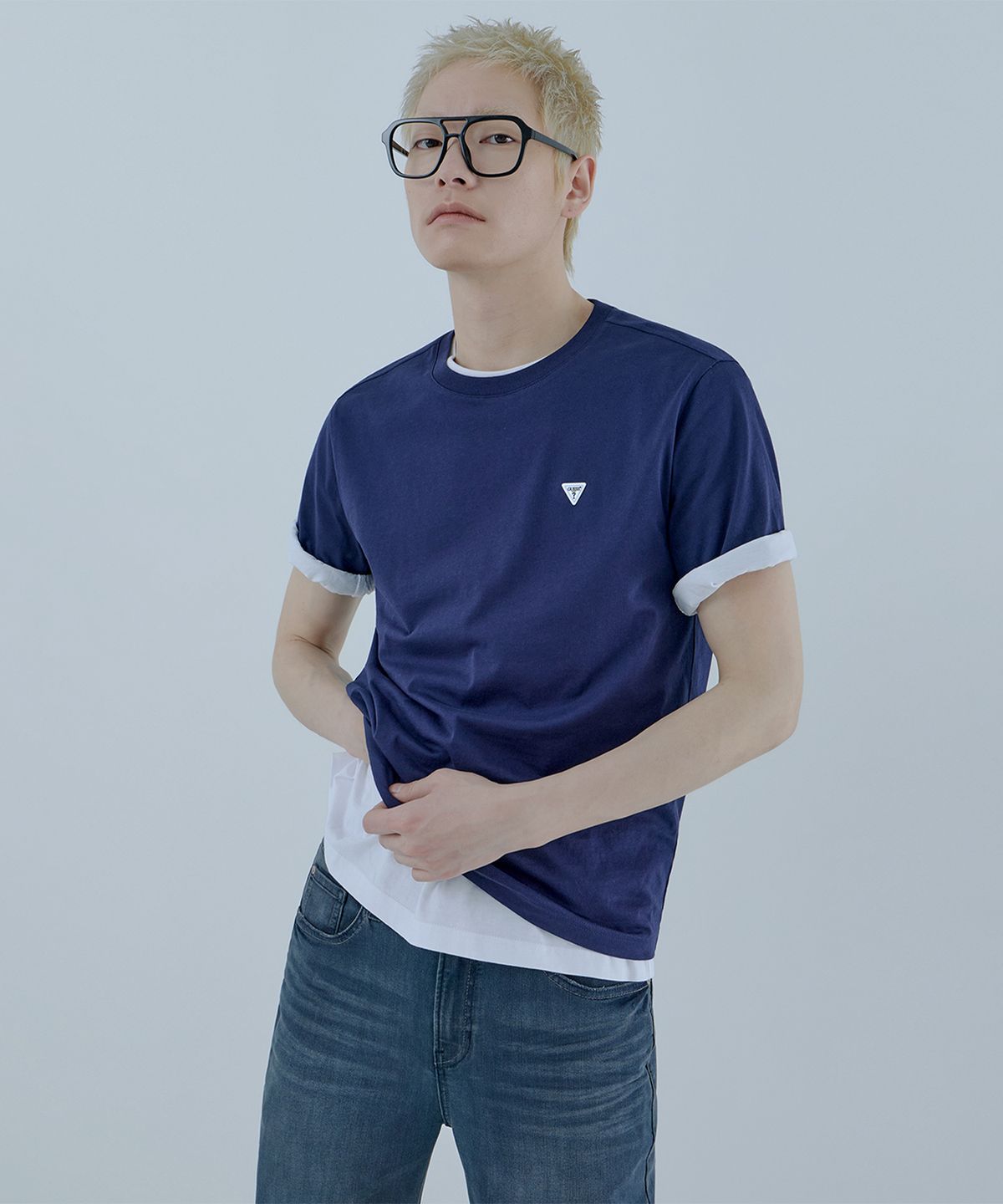 게스(GUESS) 5color 유니 미니 삼각 와펜 반팔 티셔츠 NQ2K5924