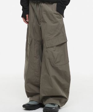 스터드 나일론 커브드 카고 팬츠 카키