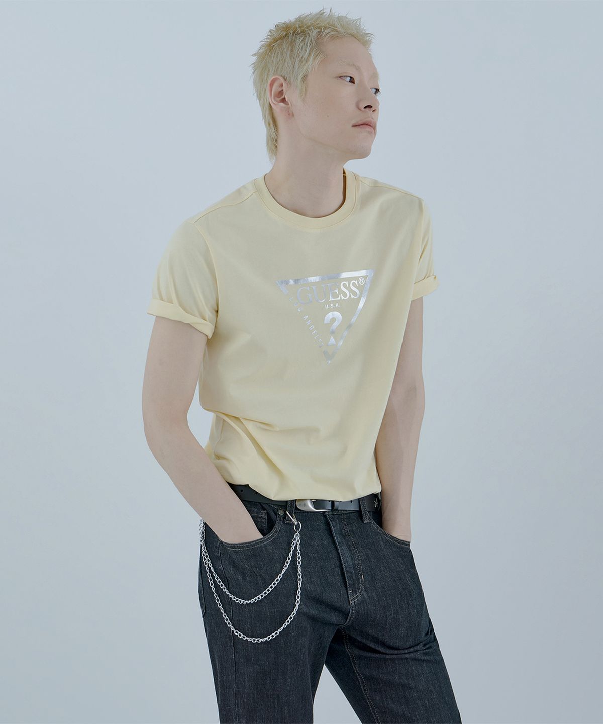 게스(GUESS) 5color 유니 샤이닝 빅 삼각 반팔티셔츠 NQ2K5921