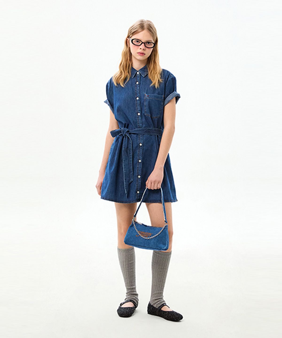 타미진스(TOMMY JEANS) 샴브레이 셔츠 미니 원피스 (T32G1NOP13TWT21A5)