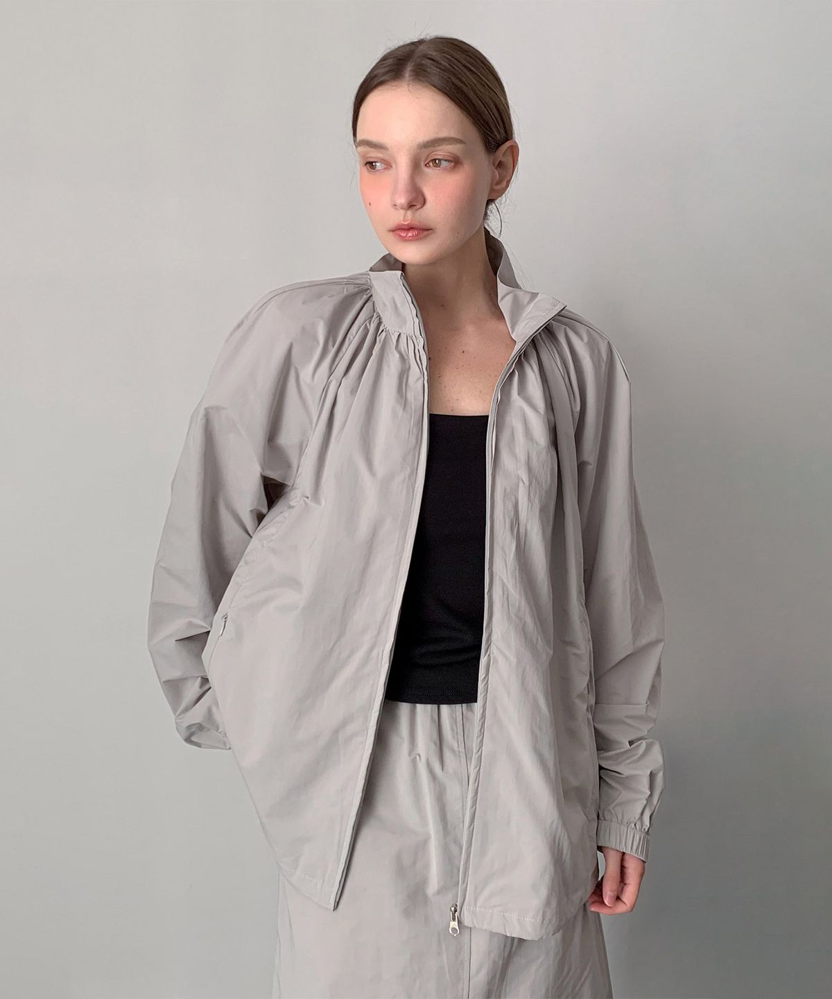 바스카라(VASCARA) Dana High Neck Shirring Zip-Up Jumper (3Colors)