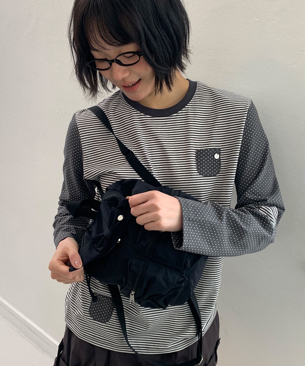 론론(RONRON) DOT STRIPE MULTI POCKET LONG SLEEVE CHARCOAL