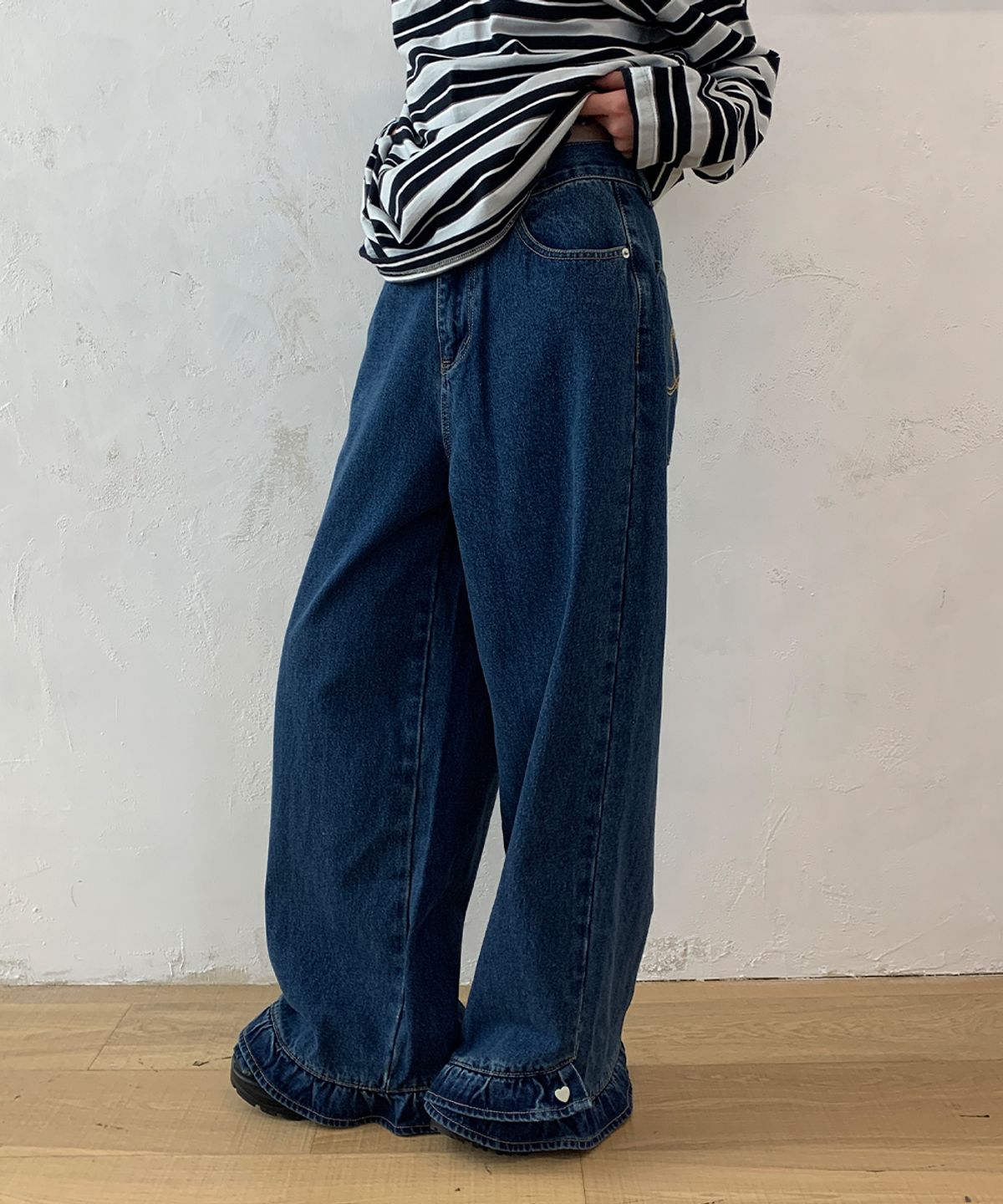 론론(RONRON) FRILL HEM WIDE DENIM PANTS MEDIUM BLUE