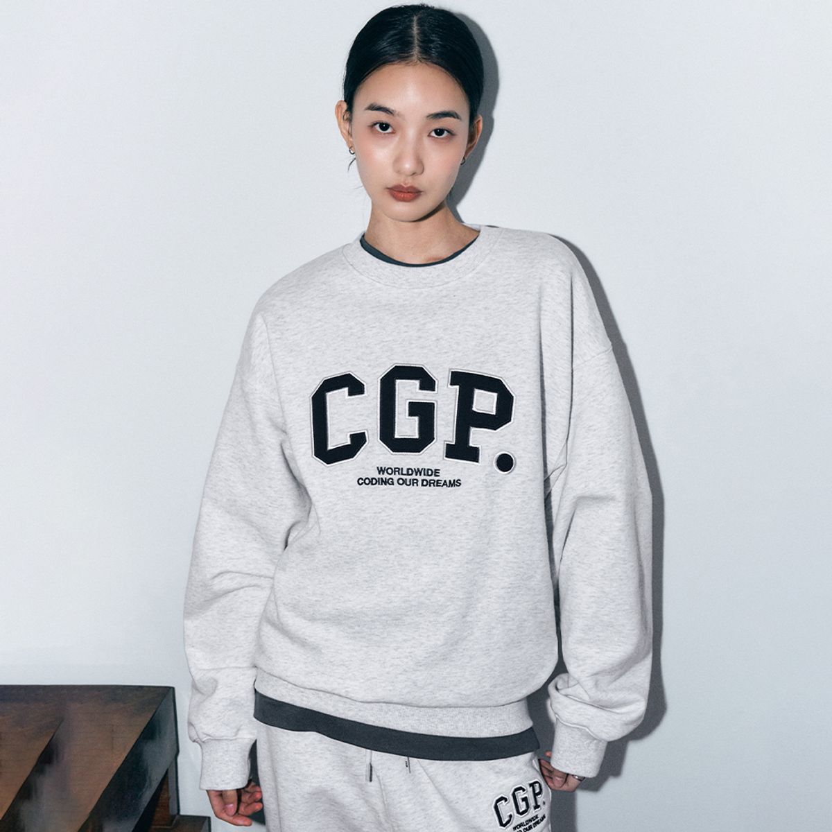 코드그라피(CGP) CGP 아치 로고 맨투맨_라이트그레이