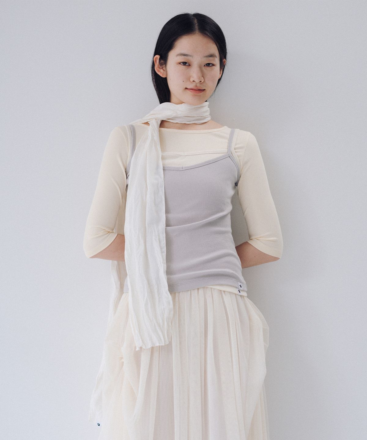 오헤시오(OHESHIO) BASIC RIBBED V-NECK SLEEVELESS, LIGHT GRAY