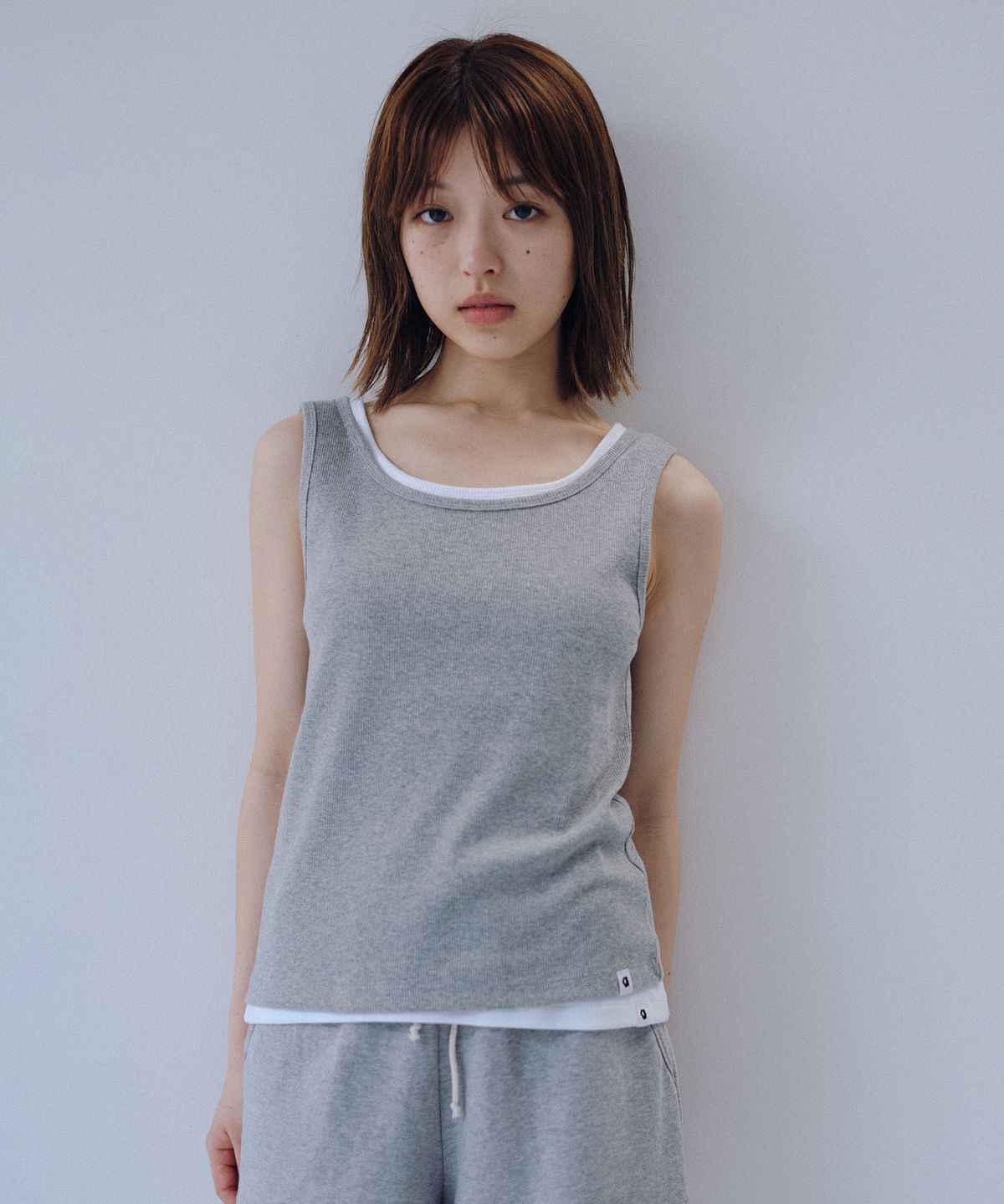 오헤시오(OHESHIO) BASIC U-NECK SLEEVELESS, MELANGE GRAY