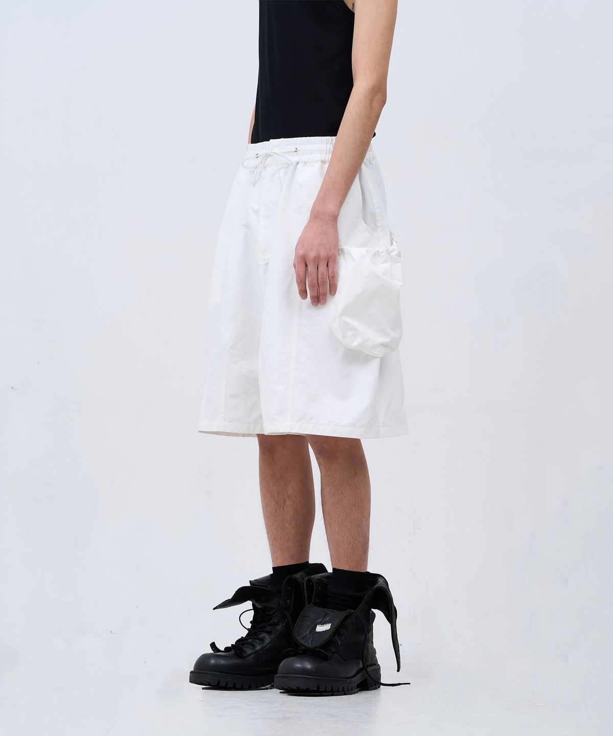 카사카사(KASAKASA) Utility Volume Shorts White
