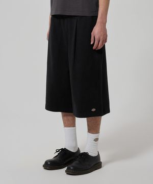 루즈핏 원 턱 스웨트 쇼츠 Black