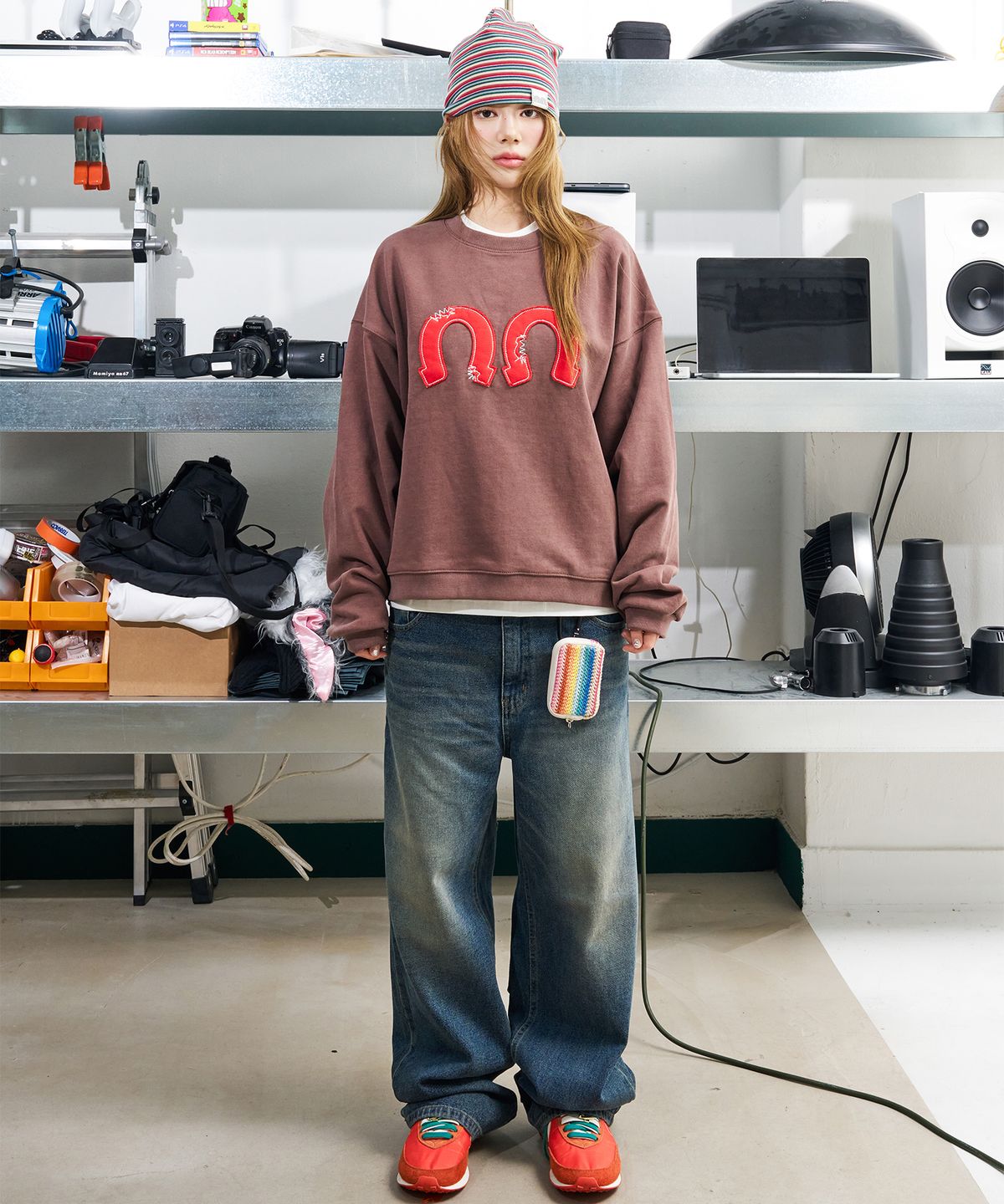 낫뉴(NOT NEW) Horse Shoe Applique nn Sweatshirt Brown