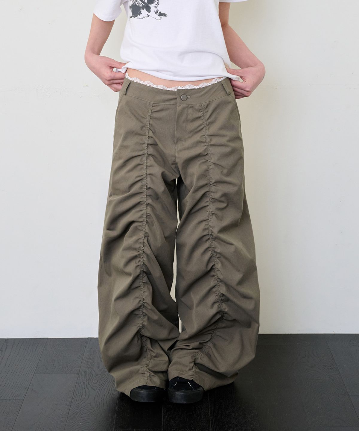 잇자바이브(ITZAVIBE) LACE LAYERED WIDE PANTS - KHAKI