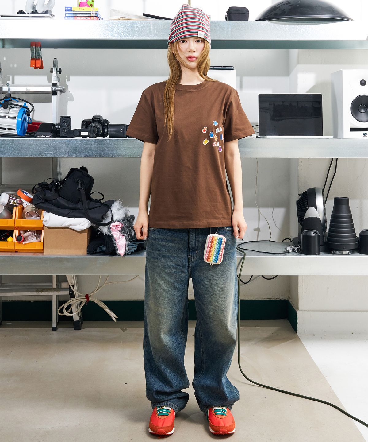 낫뉴(NOT NEW) Sticker T-Shirt Brown