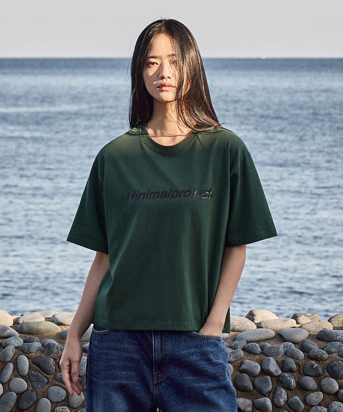 미니멀프로젝트(MINIMALPROJECT) 시그니처 실리콘 로고 크롭 반팔티셔츠 MST160C [GREEN]