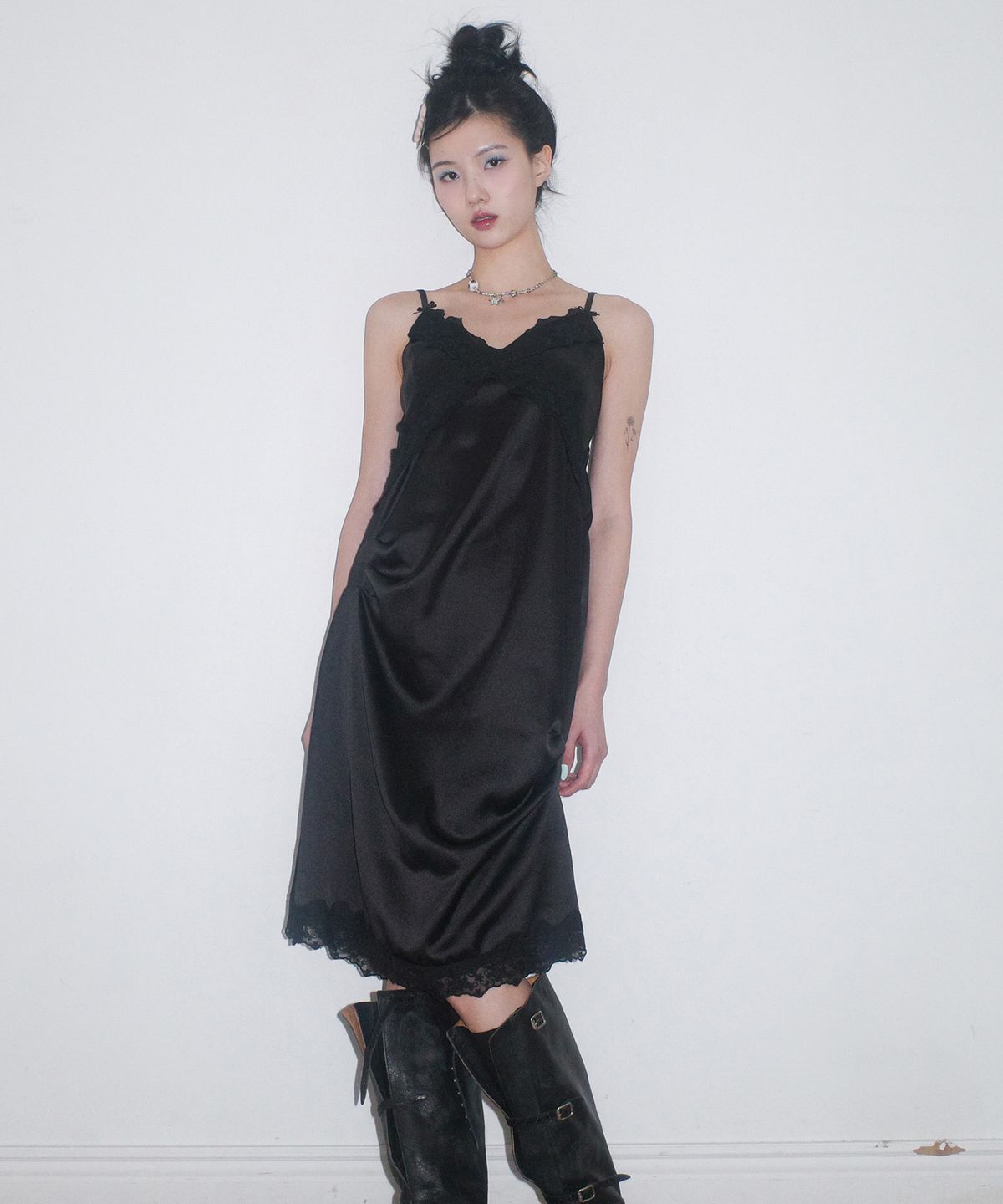 페이키(FAKIII) Fakiii Ribbon Pintuck Slip Dress_Black