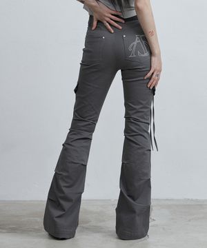 사이드 턱 부츠컷 팬츠 차콜