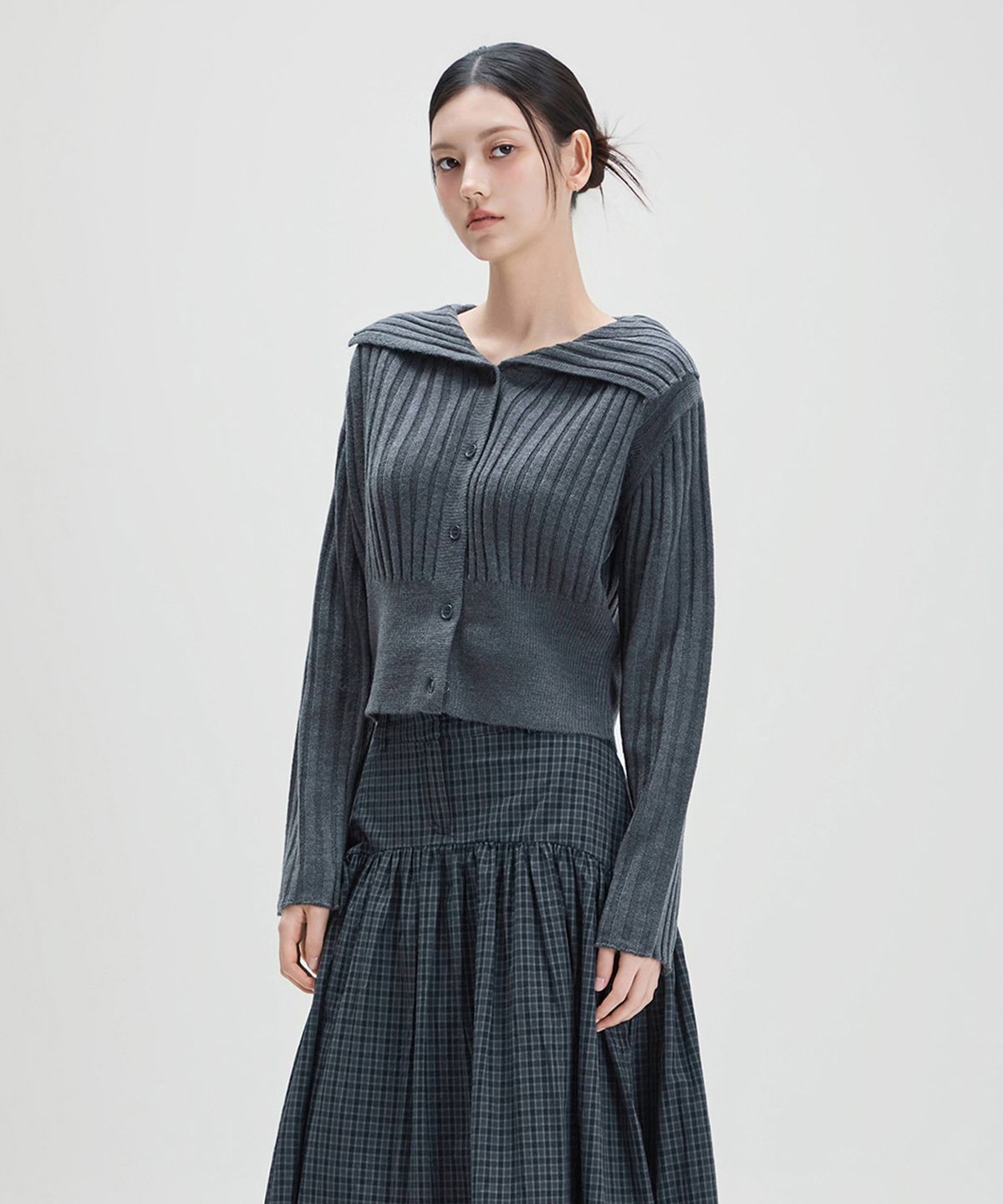 미쏘(MIXXO) 카라 세미크롭 가디건_MIWCKG411T