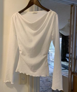 리에타 오프숄더 티셔츠