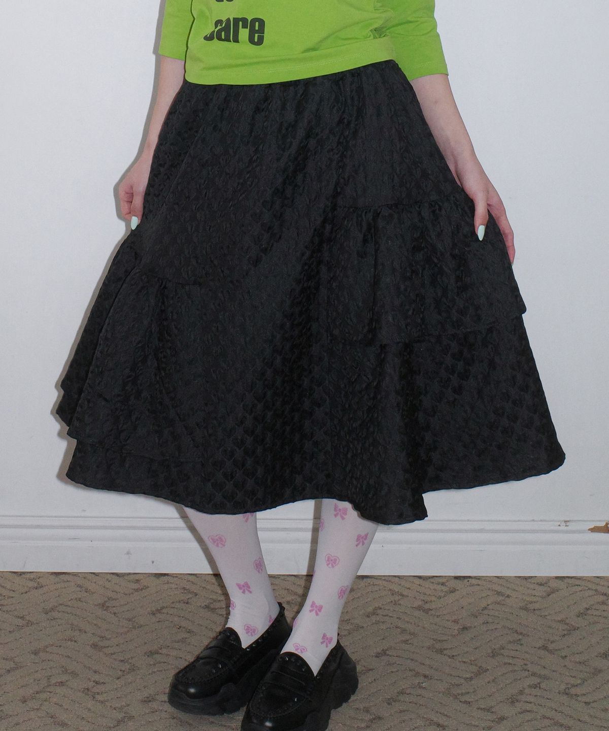 페이키(FAKIII) Fakiii Heart Jacquard Flare Midi Skirt_Black