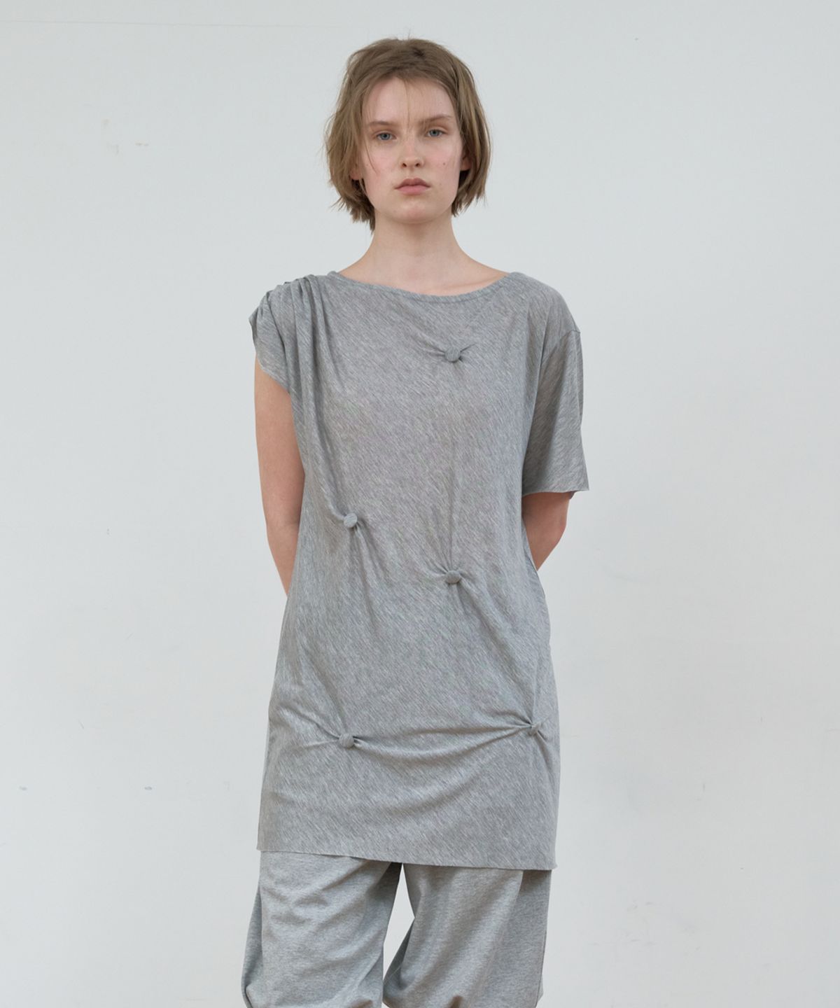 마조네(MA JOURNEE) BUTTON DETAIL T-SHIRT_MELANGE