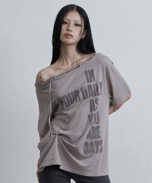 포인트 버클 원숄더 티 그레이