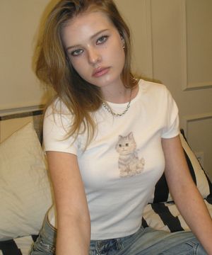 키티 체리 티-아이보리