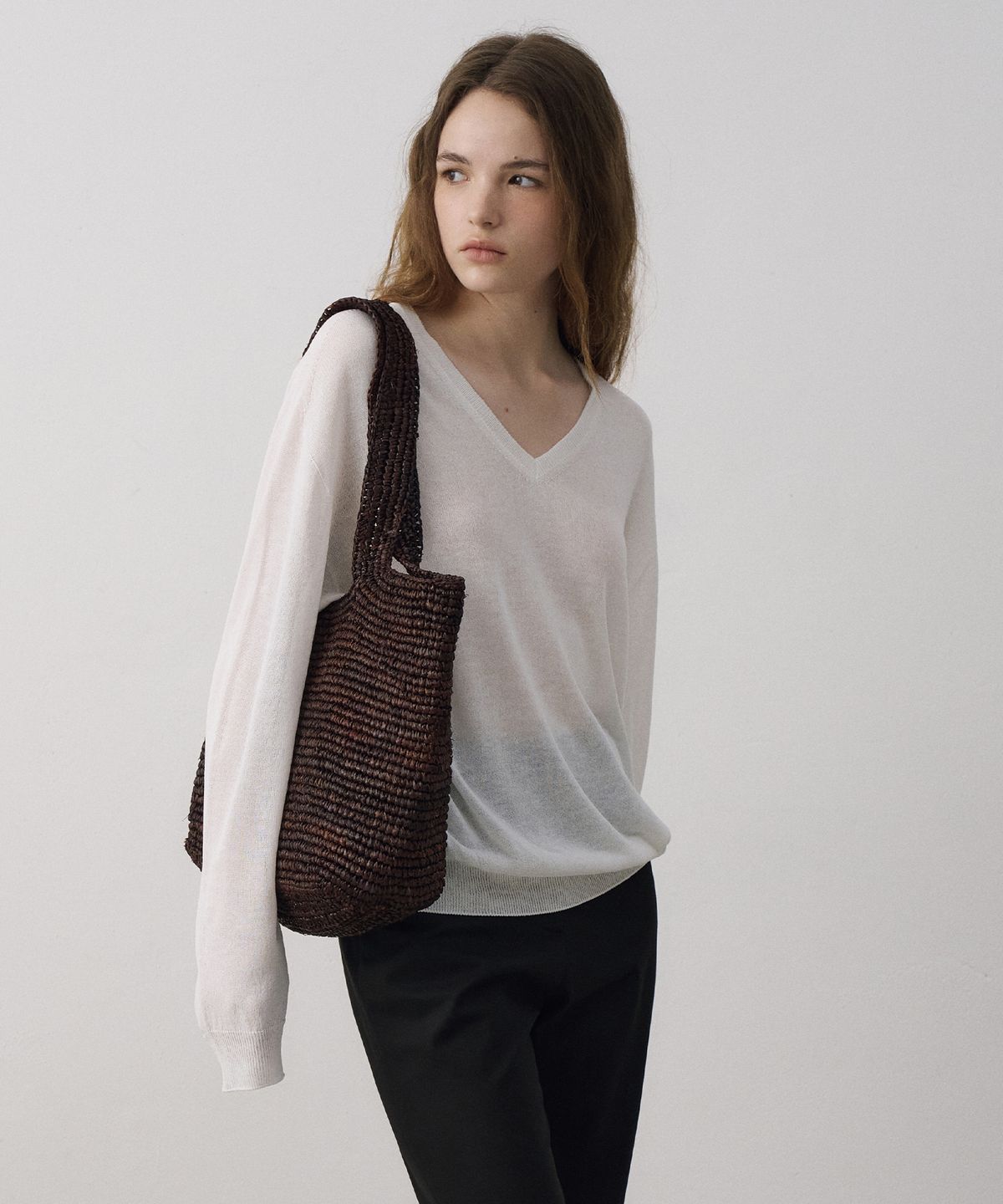 라메레이(LAMEREI) Holgament V-Neck Linen Knit Top[LMBFSU25KN281]-Off-White