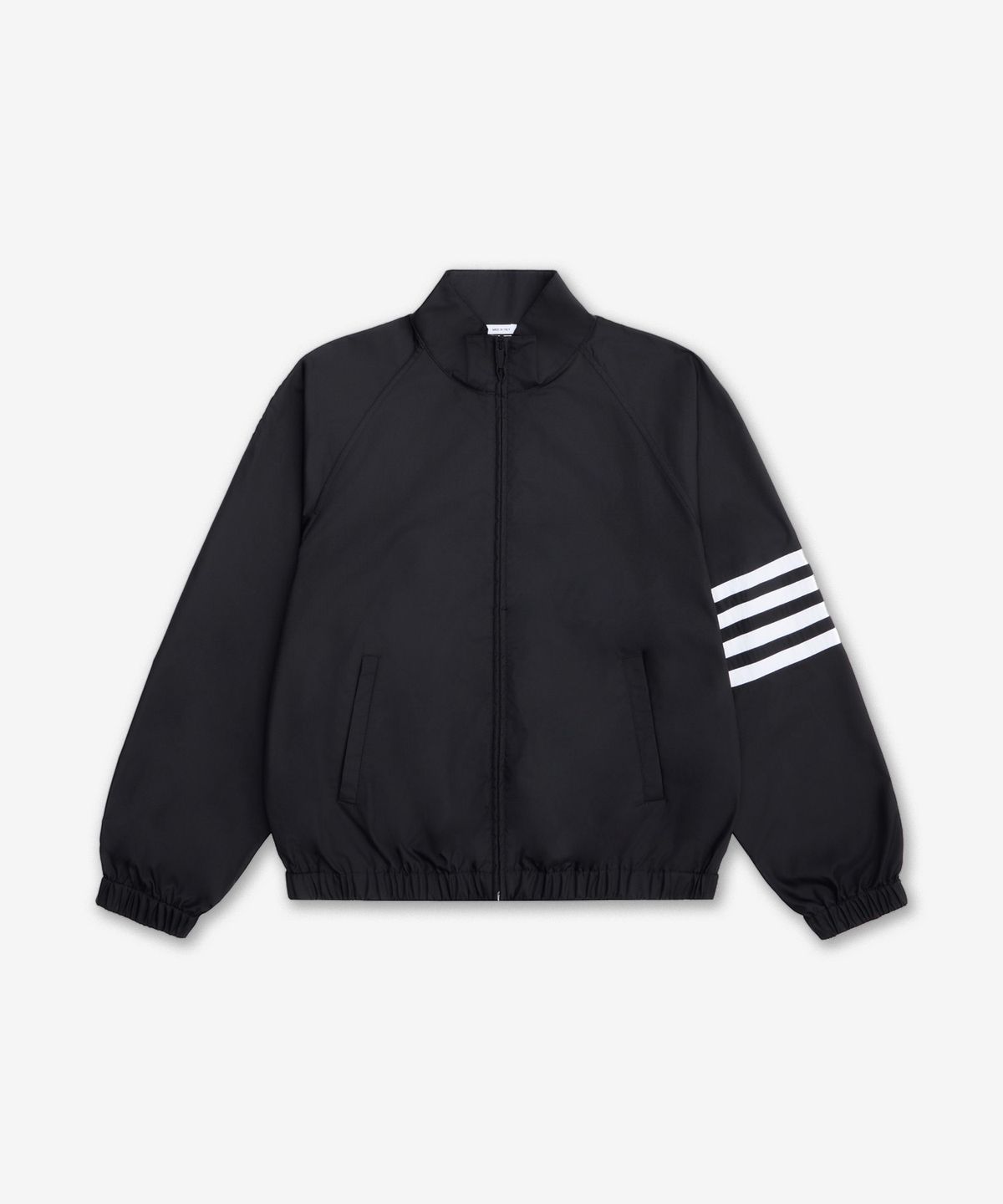 톰 브라운(THOM BROWNE) 샤이니 립스탑 래글런 4-바 트랙 점퍼 - 블랙 / MJU583CF1095001