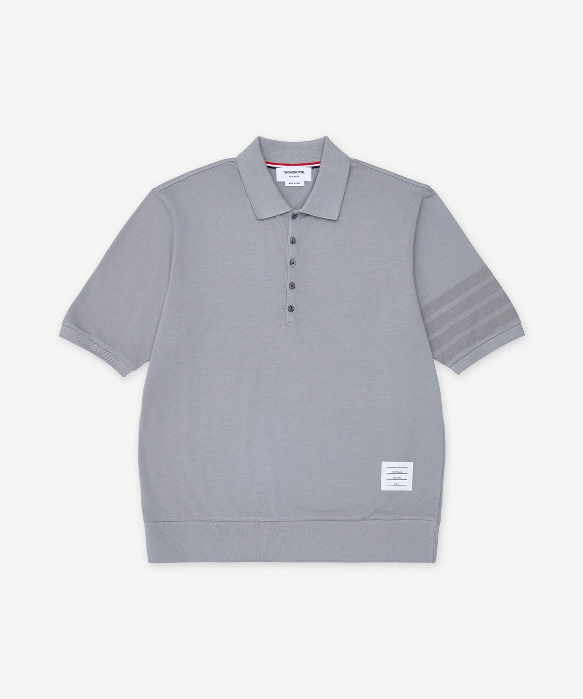 톰 브라운(THOM BROWNE) 가먼트 오버다이 저지 4-바 반소매 폴로 셔츠 - 라이트 그레이 / MJP236AJ0253055