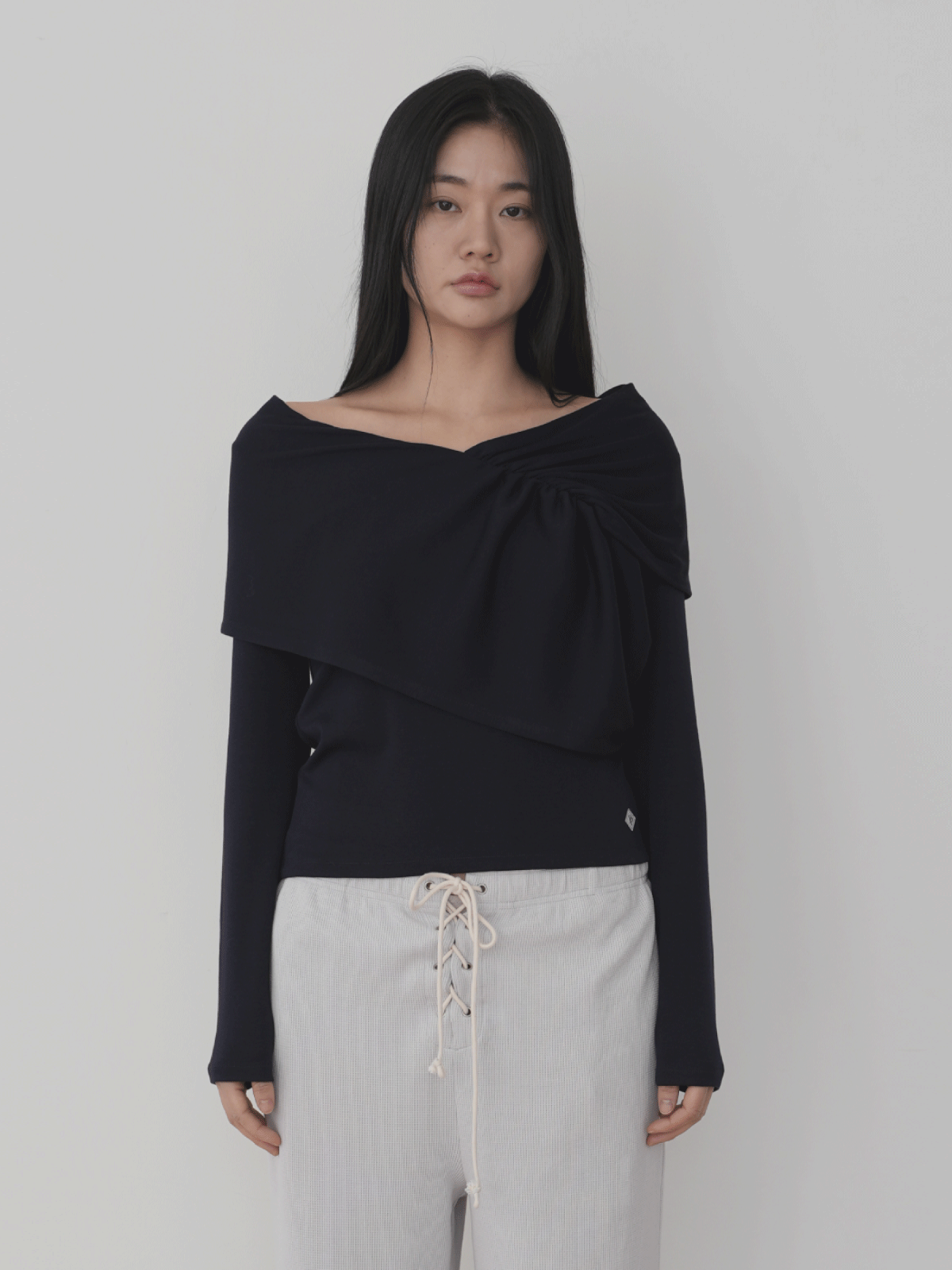 피브스피브스(PEEVES PEEVES) Drape Long Sleeve Top / Navy